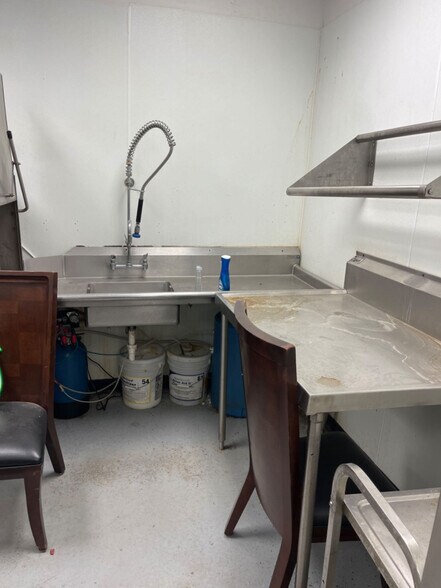 More Photos Of 901 Elm St, Tioga Restaurant For Sale