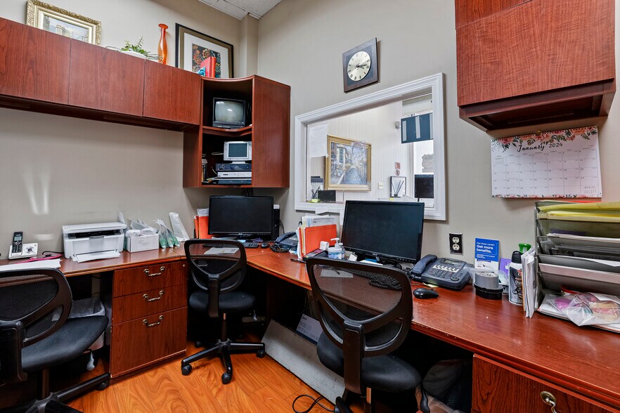 More Photos Of 729 8th St SE, Washington Storefront Retail Office For Sale