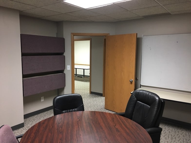 More Photos Of 2999 Yorkton Blvd, Little Canada Manufacturing For Lease