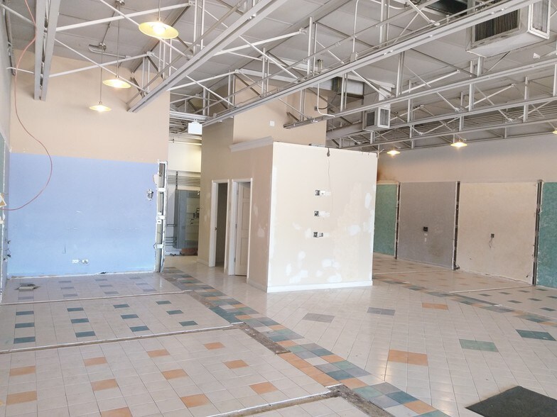 More Photos Of 4000-4046 W 111th St, Oak Lawn Unknown For Lease