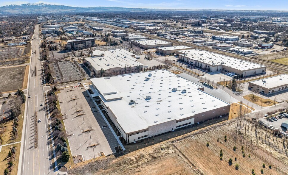 More Photos Of 2499 E Pine Ave, Meridian Warehouse For Lease