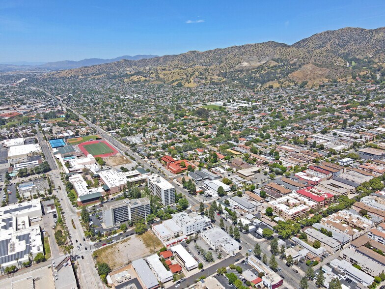 More Photos Of 425 E Magnolia Blvd, Burbank Apartments For Sale