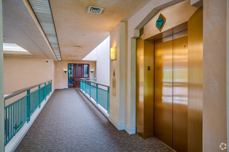 More Photos Of 8777 N Gainey Center Dr, Scottsdale Office For Lease