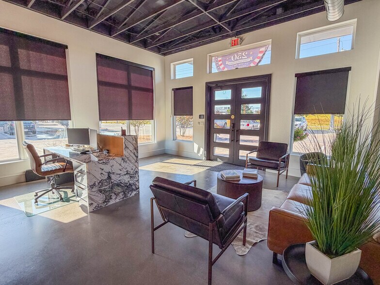 More Photos Of 1348 W US Highway 287 Byp, Waxahachie Office For Lease