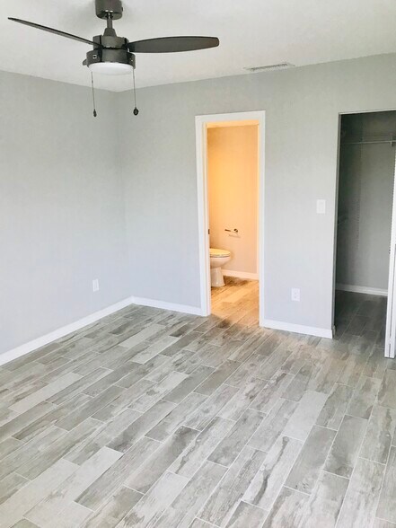 More Photos Of 115 112th Ave NE, Saint Petersburg Specialty For Sale
