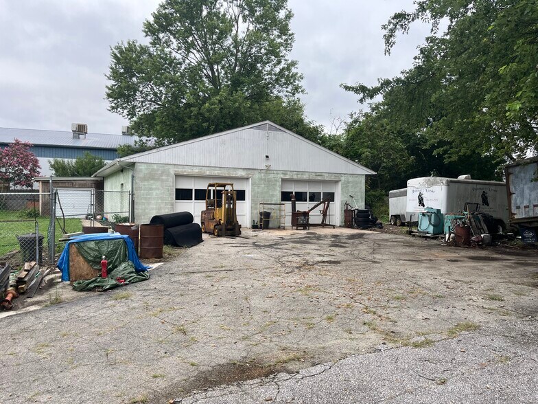 More Photos Of 135 Hanover Pike, Hampstead Flex For Sale