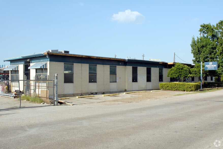 More Photos Of 6825 Wallisville Rd, Houston Warehouse For Lease