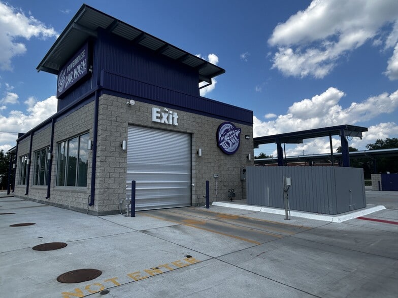 More Photos Of 1212 S Webb Rd, Wichita Carwash For Sale