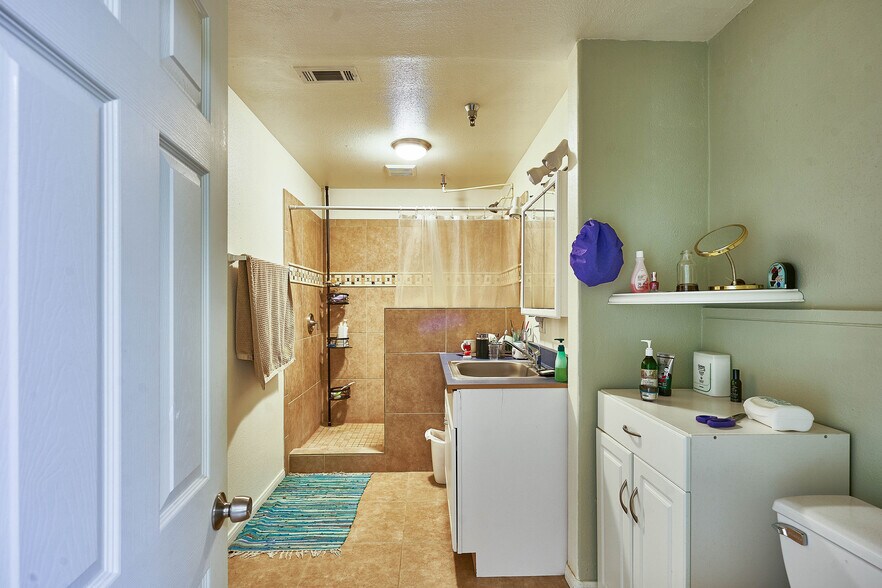 More Photos Of 590 S Grand Ave, San Jacinto Service For Sale