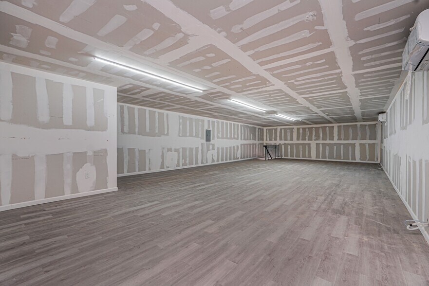 More Photos Of 956 Richmond Ave, Staten Island General Retail For Sale