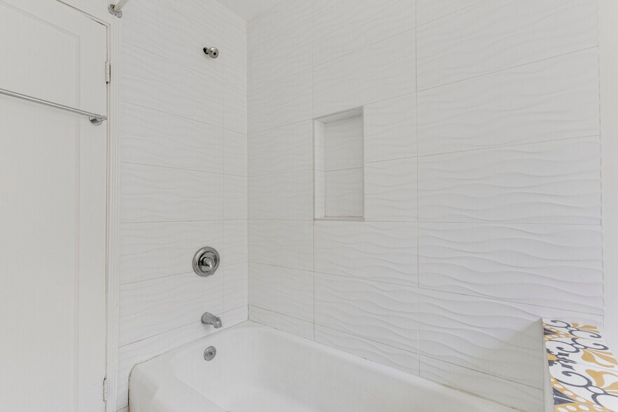 More Photos Of 120 S Coronado St, Los Angeles Apartments For Sale