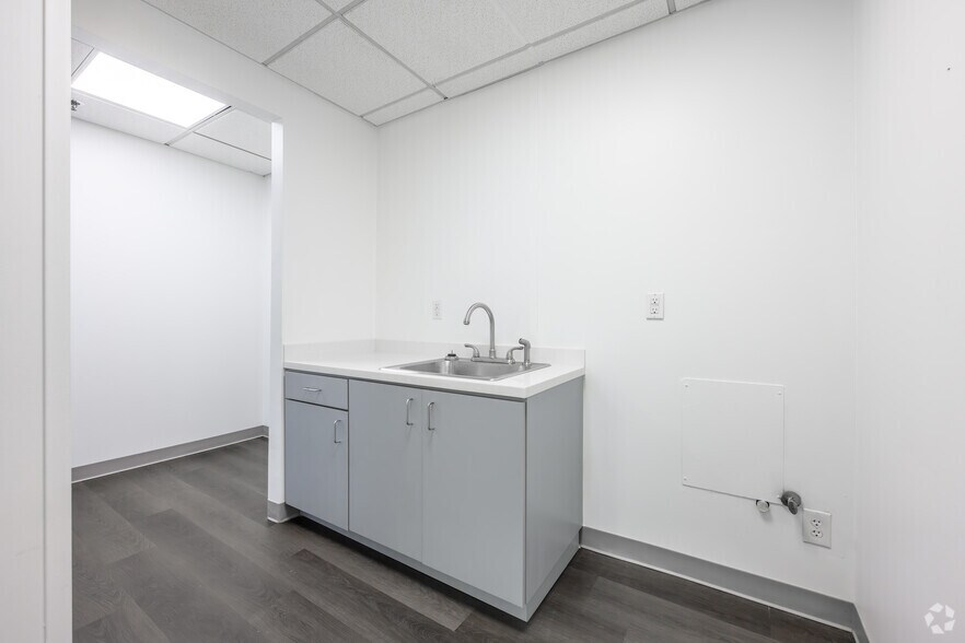 More Photos Of 4520 S Buckner Blvd, Dallas Manufacturing For Lease