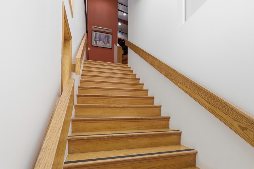 More Photos Of 5401 W Alvern Cir, Los Angeles Office Residential For Lease