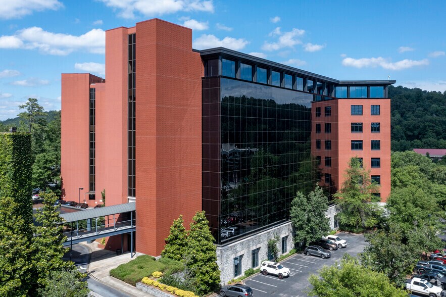 More Photos Of 800 Shades Creek Pkwy, Birmingham Office For Lease