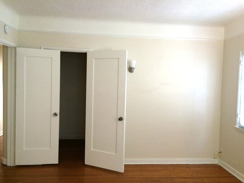 More Photos Of 3 Euclid Ave, Long Beach Multifamily For Sale