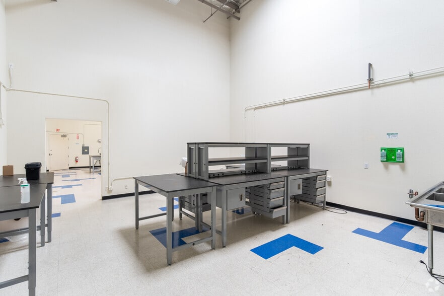 More Photos Of 1933 Davis St, San Leandro Unknown For Lease