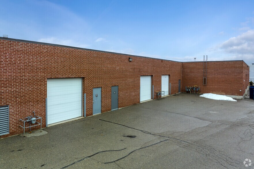 More Photos Of 25 Valleywood Dr, Markham Light Manufacturing For Lease