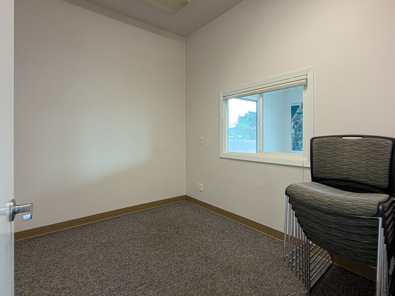 More Photos Of 805 US-101, Bandon General Retail For Sale