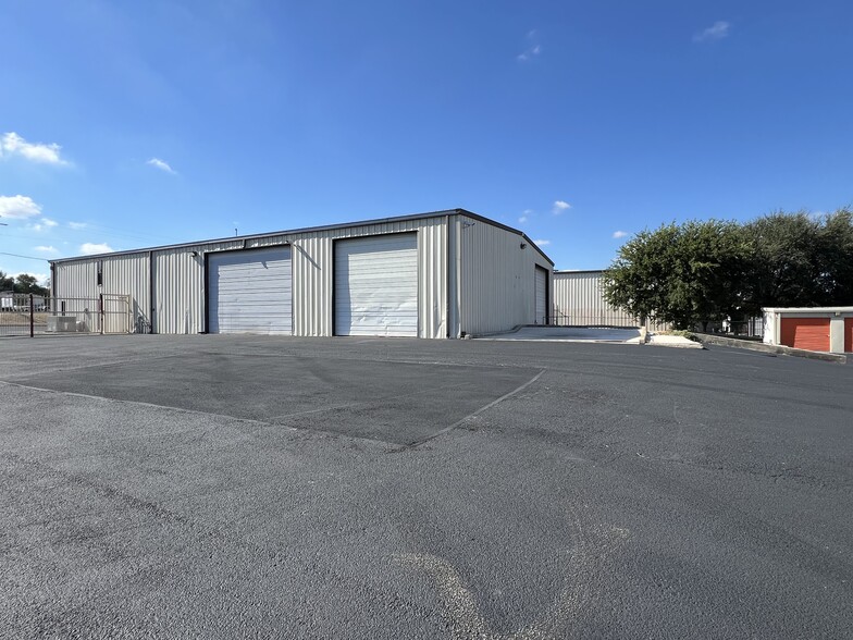 Primary Photo Of 1974 US Hwy 90, Seguin Self Storage For Lease