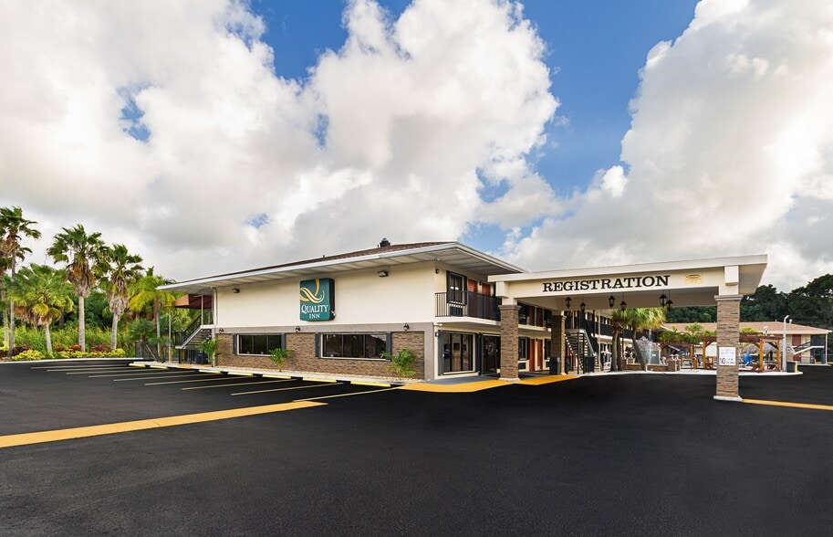 More Photos Of 333 SE Dixie Hwy, Florida City Hotel For Sale