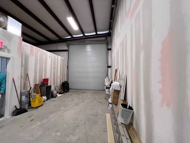More Photos Of 3014 Pansy St, Pasadena Warehouse For Lease