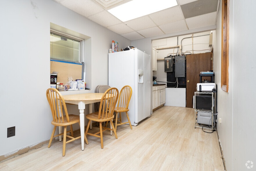 More Photos Of 10151-10155 Main St, Clarence Light Distribution For Sale