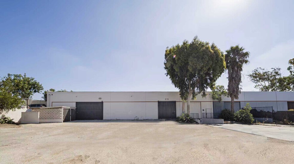 More Photos Of 215 W 134th St, Los Angeles Warehouse For Lease