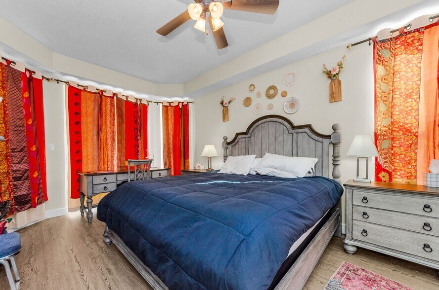More Photos Of 11748 La Madera Blvd, Port Richey Office For Sale