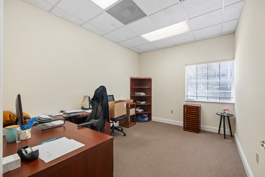 More Photos Of 7100 S Beneva Rd, Sarasota Office For Lease