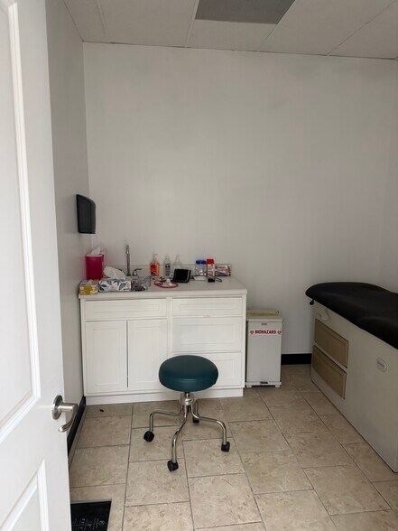 More Photos Of 1620 S Hoover St, Los Angeles Storefront For Lease