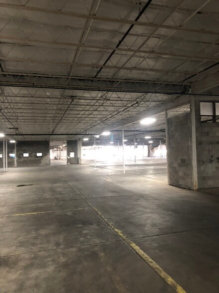 More Photos Of 1642 S Burlington Ave, Kewanee Warehouse For Sale