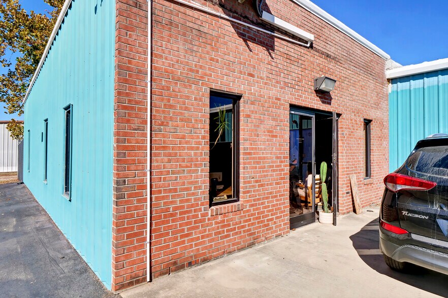 More Photos Of 1316 S 5th Ave, Wilmington Service For Sale