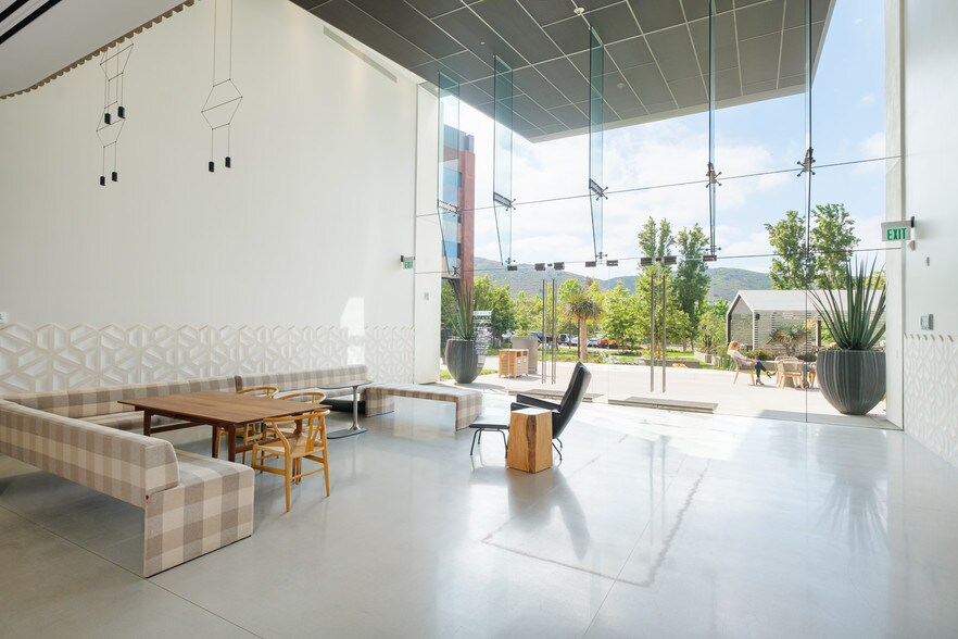 More Photos Of 13520 Evening Creek Dr N, San Diego Unknown For Lease