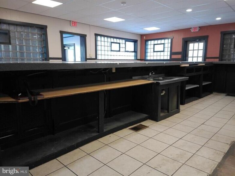 More Photos Of 2 W Market St, Gratz Storefront Retail Residential For Lease