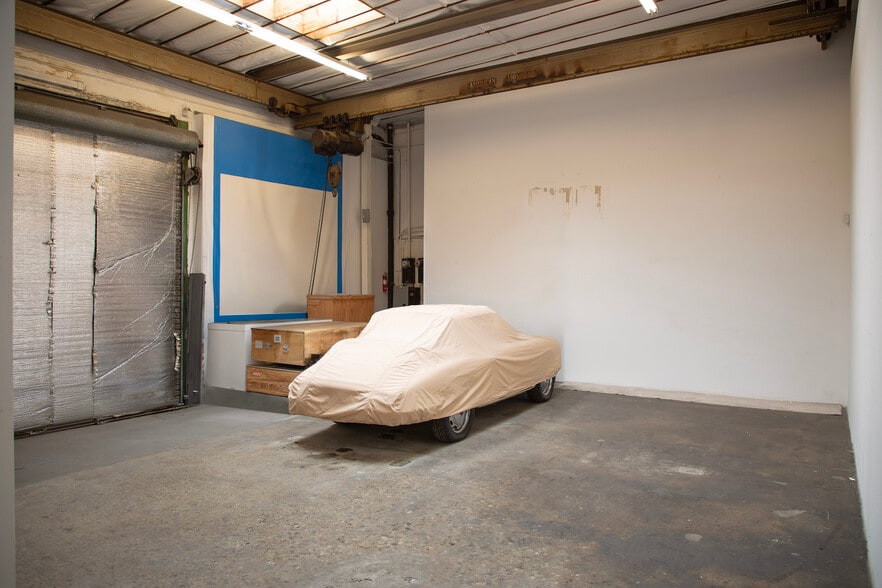 More Photos Of 3783 Union Pacific Ave, Los Angeles Warehouse For Lease