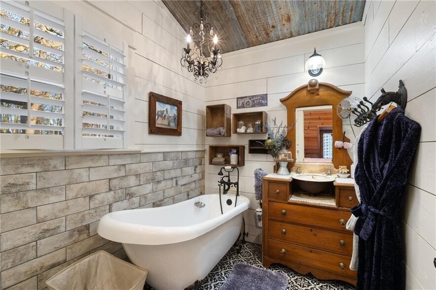 More Photos Of 1387 County Road 306, Berryville Hospitality For Sale