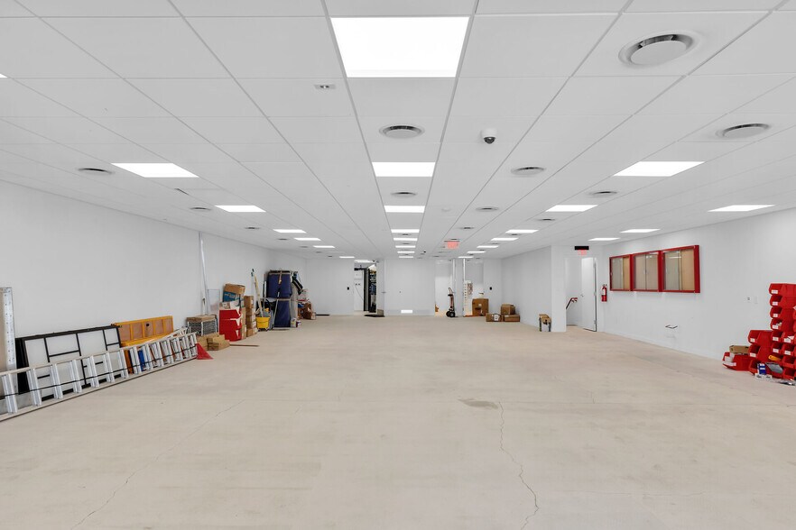 More Photos Of 132 Duval St, Key West Restaurant For Lease