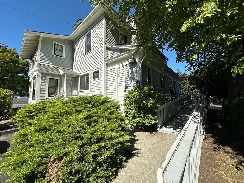 More Photos Of 1112 Columbia St, Vancouver Office For Lease