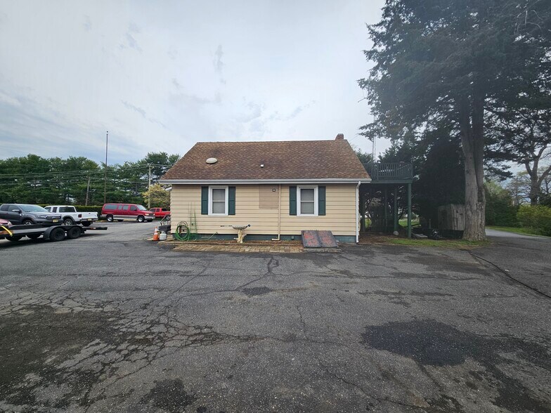 More Photos Of 1737 S Burlington Rd, Bridgeton Flex For Sale