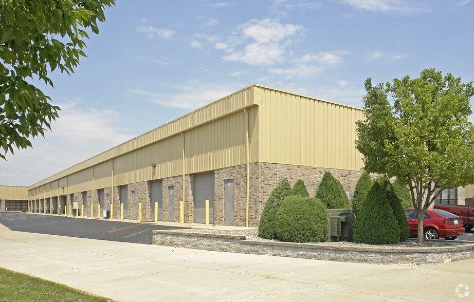 More Photos Of 701 Crown Industrial Ct, Chesterfield Flex For Lease