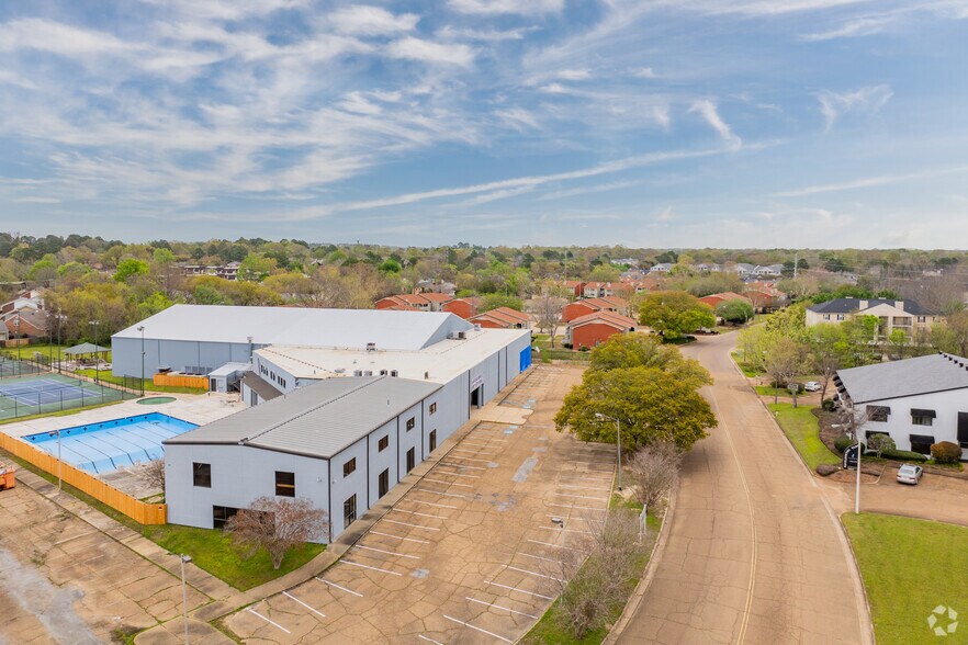 More Photos Of 46 Northtown Dr, Jackson Fitness Center For Lease