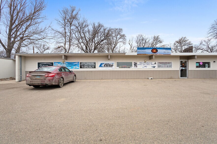 More Photos Of 2001 8th Ave SE, Minot General Retail For Sale