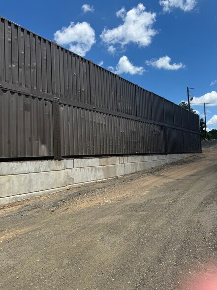 More Photos Of 8821 Gulf Ct, Raleigh Self Storage For Lease