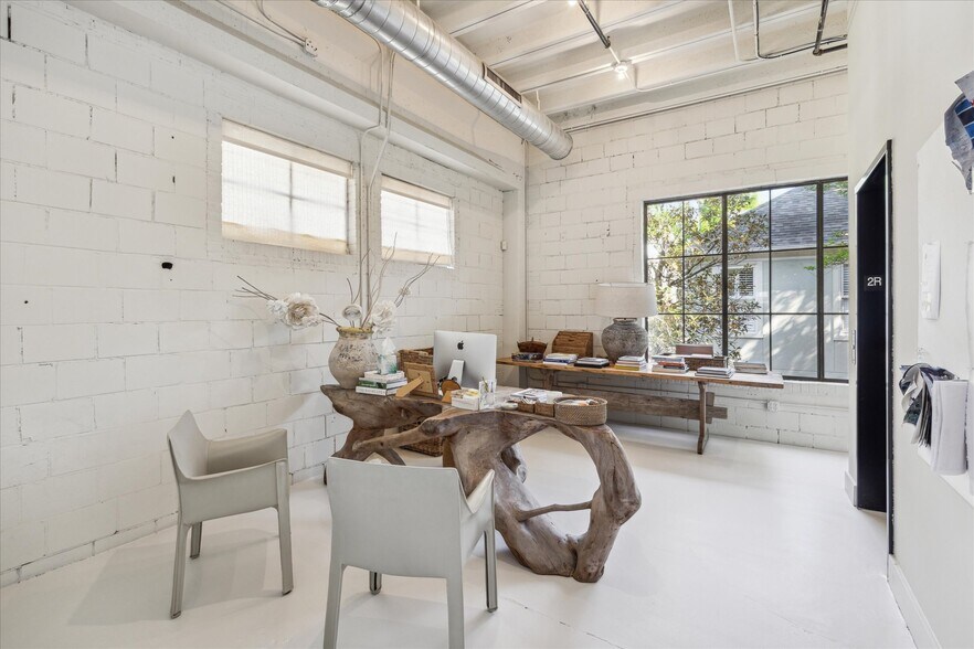 More Photos Of 2422 Bartlett St, Houston Loft Creative Space For Lease