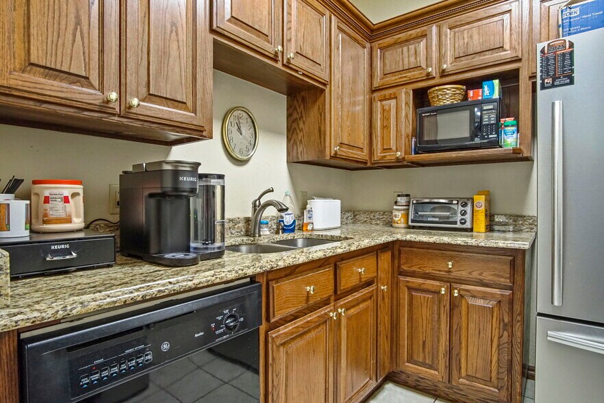 More Photos Of 1006 24th Ave NW, Norman Office For Sale