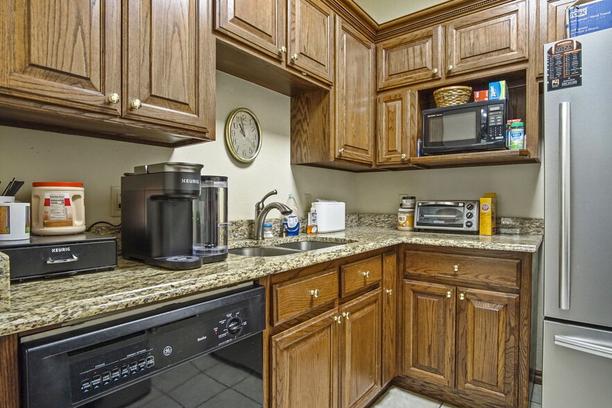 More Photos Of 1006 24th Ave NW, Norman Office For Sale