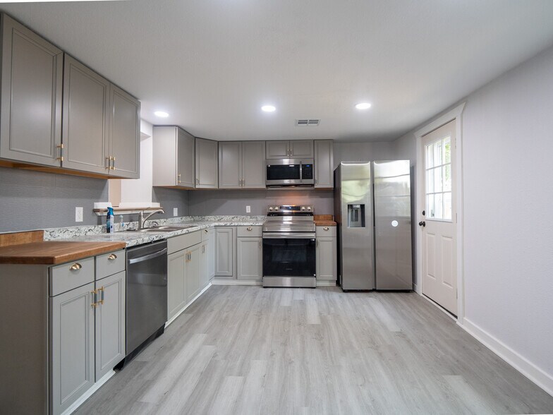 More Photos Of 420 W Johnson St, Norman Multifamily For Sale