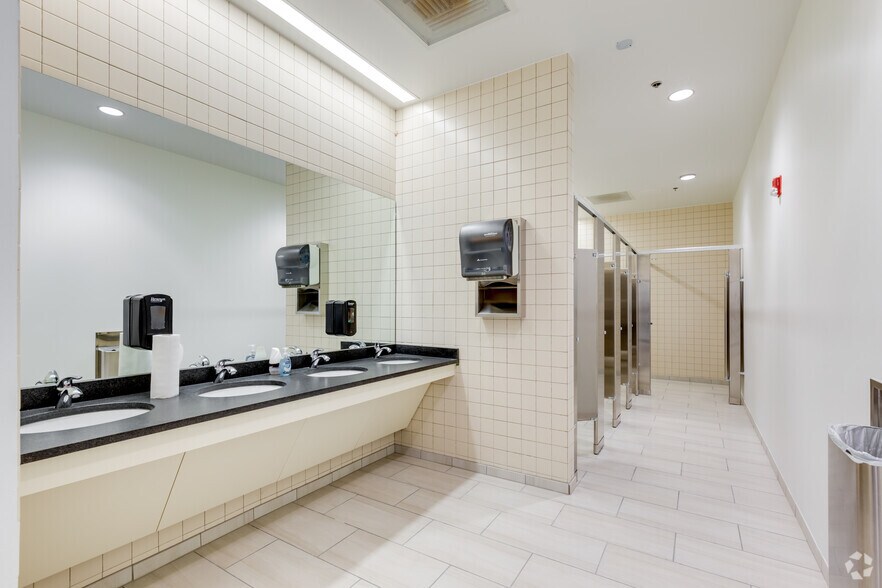 More Photos Of 7720 NW 85th Ter, Oklahoma City Office For Sale