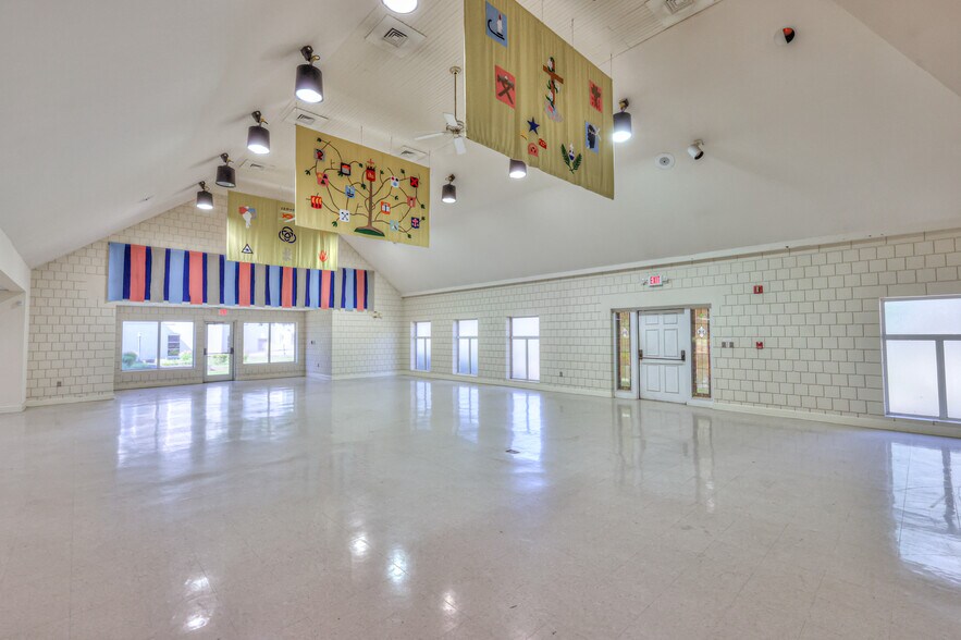 More Photos Of 228 S Military Ave, Lawrenceburg Religious Facility For Sale