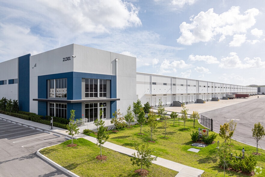 Primary Photo Of 21301 NW 43rd ave, Miami Gardens Distribution For Lease